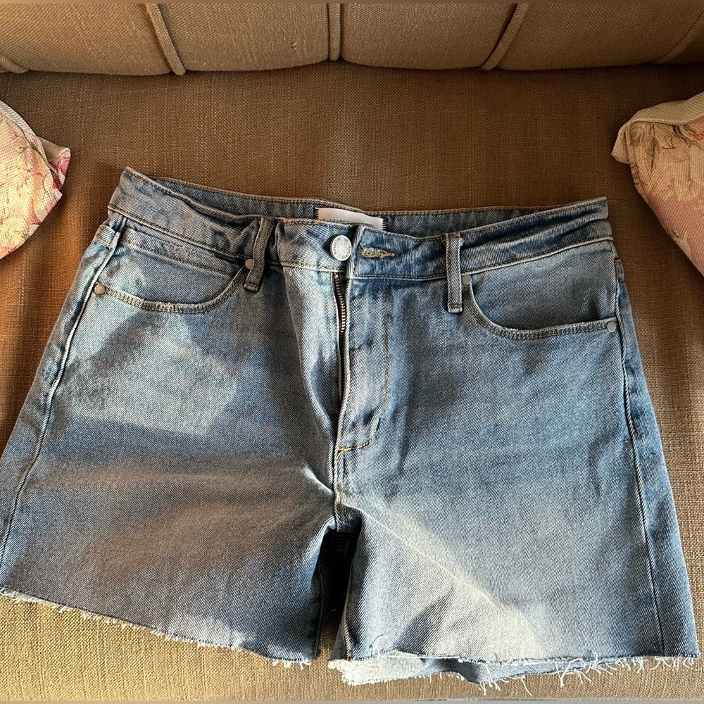 ARTICLES OF SOCIETY denim shorts size 28 barely worn no rips
